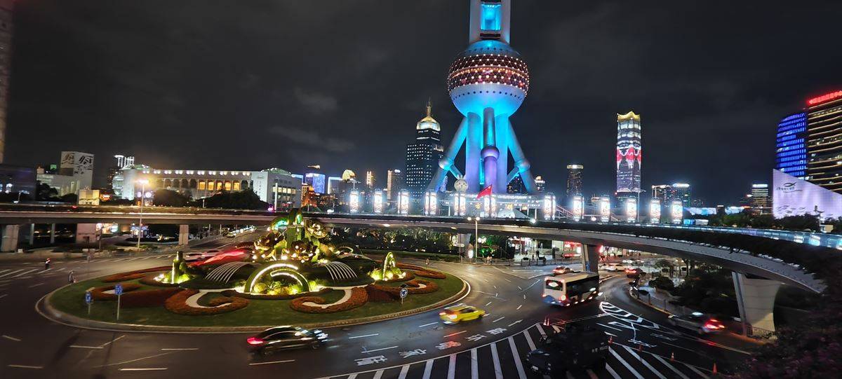 20251020 Shanhai Pudong 22 updraft pre smush original - UZ-Reise in die Volksrepublik China - -